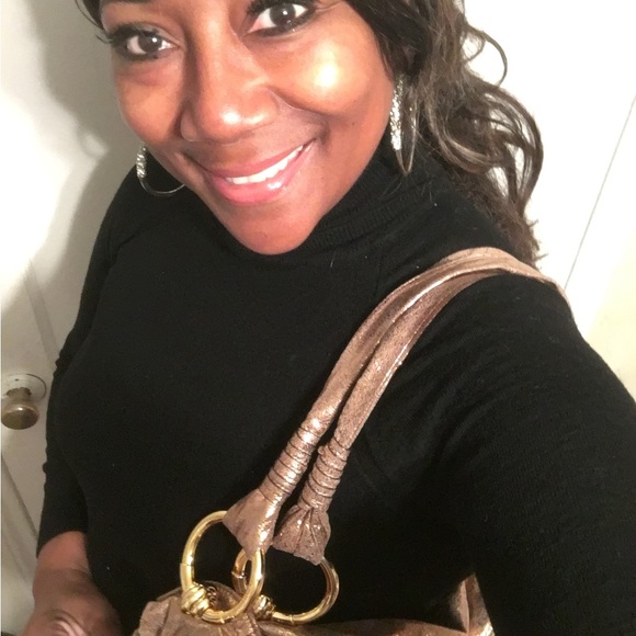 B Makoski Gold Metallic Handbag - Picture 12 of 12